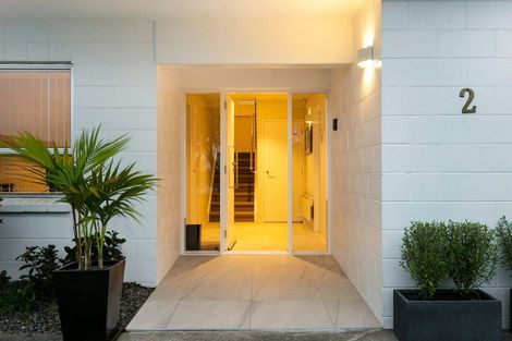 Photo of property in 2/37 Shanaway Rise, Hillcrest, Auckland, 0627