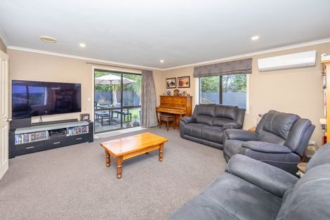 Photo of property in 42 Nielsen Gardens, Rototuna, Hamilton, 3210