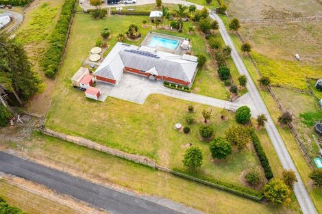 Photo of property in 42 Farrand Road, Kumeu, 0891