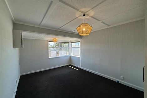 Photo of property in 197 Seaview Road, Westown, New Plymouth, 4310