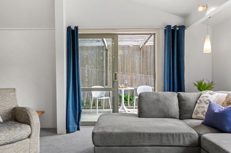 Photo of property in 7 Woodford Way, Crofton Downs, Wellington, 6035