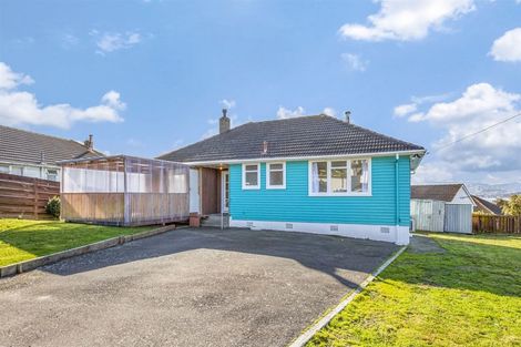 Photo of property in 2 Ngahue Crescent, Elsdon, Porirua, 5022