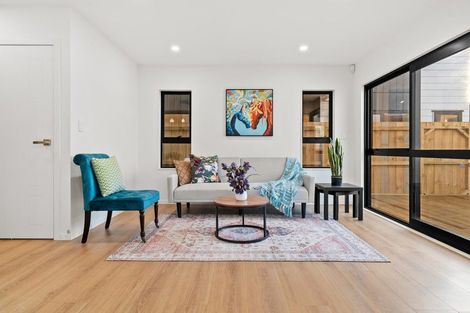 Photo of property in 1/32 Tapuwae Way, Mangere Bridge, 2022