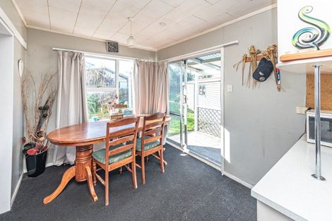Photo of property in 112 Hinau Street, Castlecliff, Whanganui, 4501