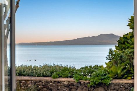 Photo of property in 27 Muritai Road, Milford, Auckland, 0620