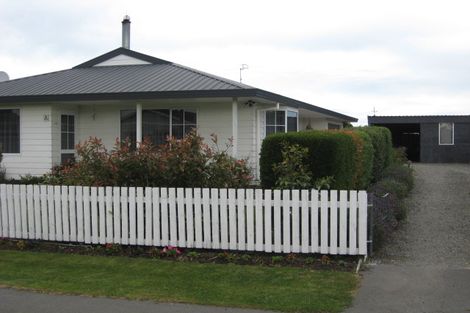 Photo of property in 28 Seadown Crescent, Amberley, 7410