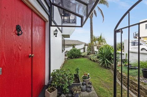 Photo of property in 30a Enfield Road, Hospital Hill, Napier, 4110