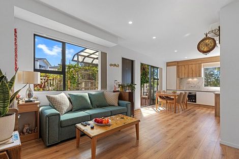 Photo of property in 2a Robin Lane, Browns Bay, Auckland, 0630