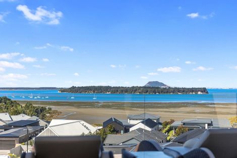 Photo of property in 16 Parkland Rise, Omokoroa, 3114