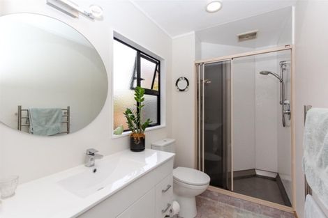 Photo of property in 10 Frank Frethey Place, Highlands Park, New Plymouth, 4312