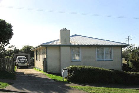 Photo of property in 4 Te Puke Street, Titahi Bay, Porirua, 5022