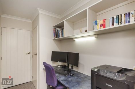 Photo of property in 75 Spur Road West, Colyton, Feilding, 4775