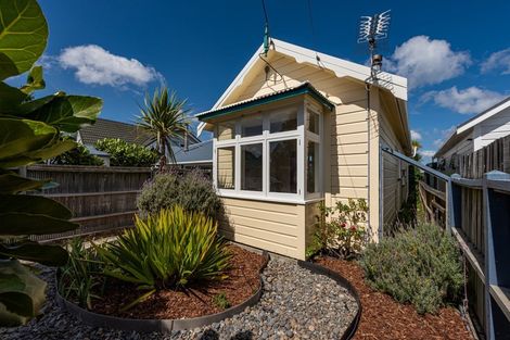 Photo of property in 36 Apu Crescent, Lyall Bay, Wellington, 6022