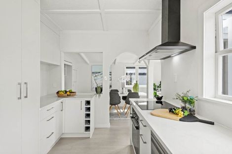 Photo of property in 5 Lyons Avenue, Murrays Bay, Auckland, 0630