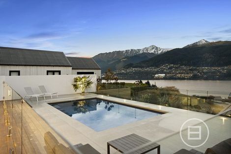 Photo of property in 5 Red Deer Rise, Kelvin Heights, Queenstown, 9300