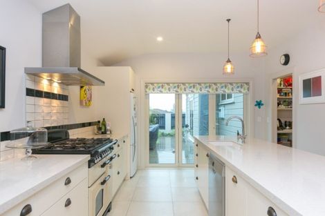 Photo of property in 18 Record Street, Fitzroy, New Plymouth, 4312