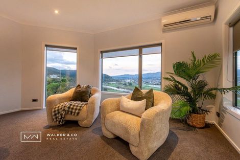 Photo of property in 25a Riverstone Drive, Riverstone Terraces, Upper Hutt, 5018