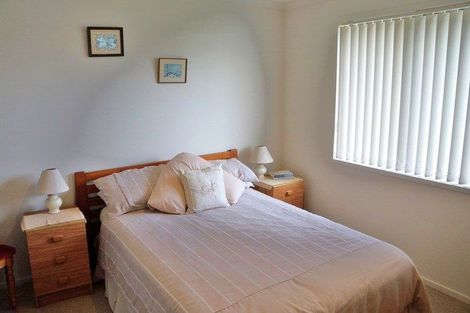 Photo of property in 6 Wai Place, One Tree Point, 0118