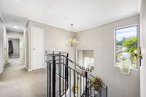 Photo of property in 1 Seresin Crescent, Flat Bush, Auckland, 2016