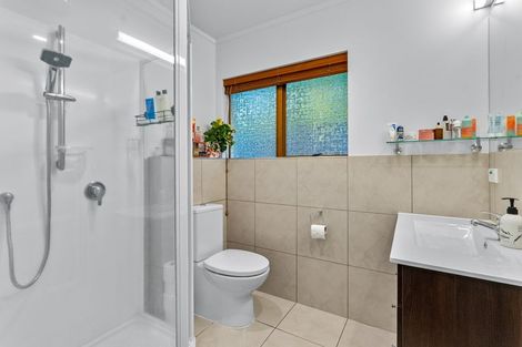 Photo of property in 84 Chelsea View Drive, Chatswood, Auckland, 0626