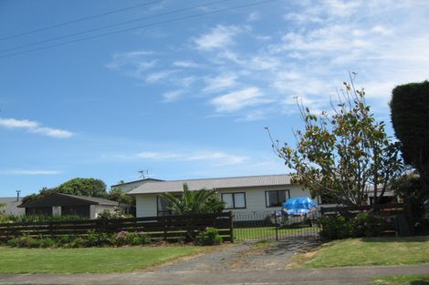 Photo of property in 5 Clarks Beach Road, Clarks Beach, 2122
