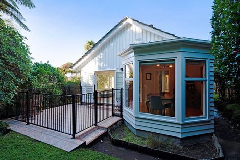 Photo of property in 48 Homewood Crescent, Karori, Wellington, 6012