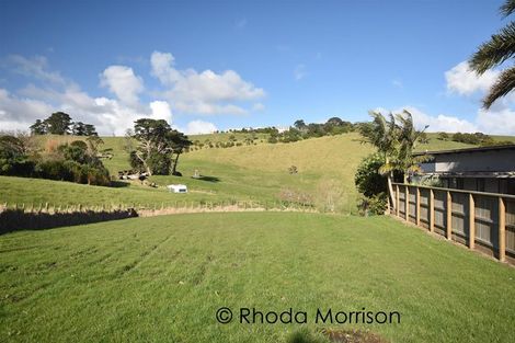 Photo of property in 26 Oxford Street, Whakapirau, 0583