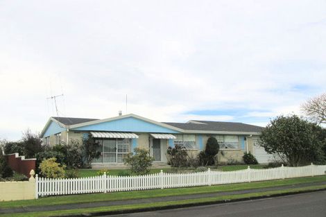 Photo of property in 6 Sandalwood Drive, Dinsdale, Hamilton, 3204