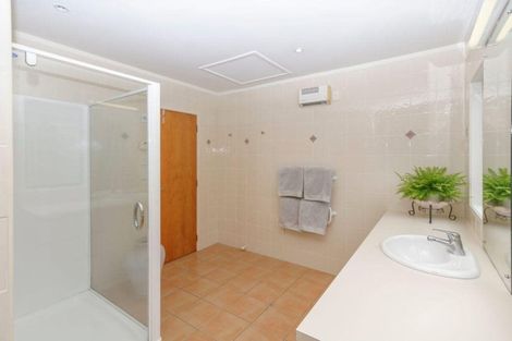 Photo of property in 733 Scenic Drive, Henderson Valley, Auckland, 0612