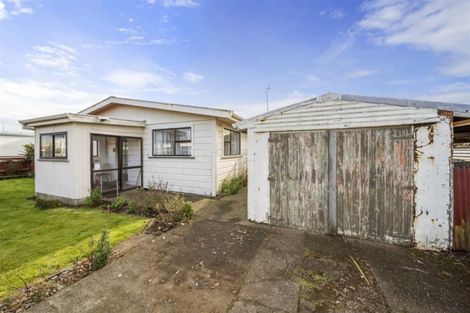 Photo of property in 1 Tawhiti Road, Hawera, 4610