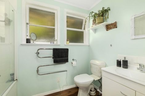 Photo of property in 274 George Street, Stokes Valley, Lower Hutt, 5019