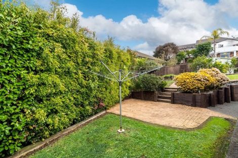 Photo of property in 32 Woodridge Avenue, Northcross, Auckland, 0630
