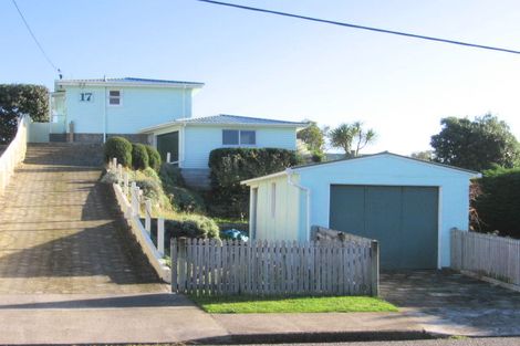 Photo of property in 17 Titoki Road, Waikanae Beach, Waikanae, 5036