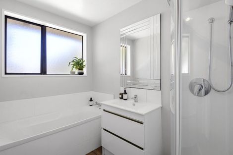 Photo of property in 2/1 Thornhill Place, Sockburn, Christchurch, 8042