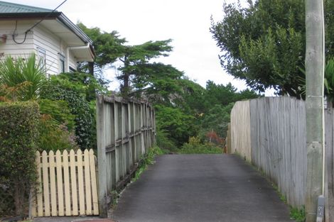 Photo of property in 3/61 Beach Haven Road, Beach Haven, Auckland, 0626