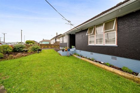 Photo of property in 9 Acourt Street, Hawera, 4610