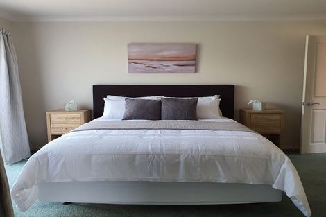 Photo of property in 5 Resolution Place, One Tree Point, 0118