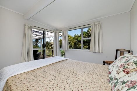 Photo of property in 98 Seaview Road, Piha, New Lynn, 0772