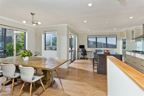 Photo of property in 21a Cliff Road, Torbay, Auckland, 0630