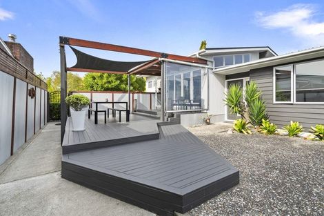 Photo of property in 10 Wikiriwhi Crescent, Awapuni, Palmerston North, 4412