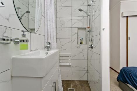 Photo of property in 11 Beaudine Avenue, Glenfield, Auckland, 0629