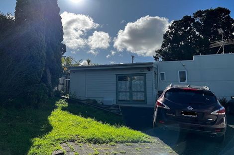 Photo of property in 1/728 Beach Road, Browns Bay, Auckland, 0630