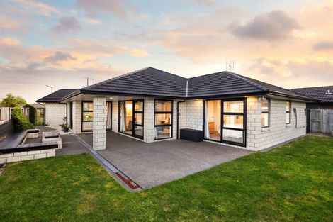 Photo of property in 18 Teatree Close, Huntington, Hamilton, 3210