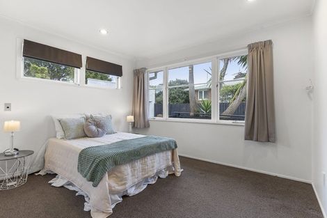 Photo of property in 5 Fairclough Road, Beach Haven, Auckland, 0626
