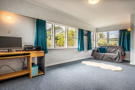 Photo of property in 14 Robert Street, Newlands, Wellington, 6037
