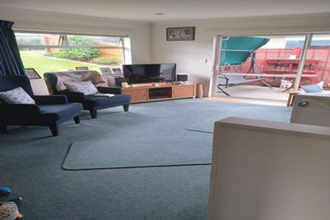 Photo of property in 19 Chesterfield Way, Orewa, 0931