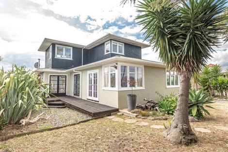 Photo of property in 64 Purnell Street, College Estate, Whanganui, 4500