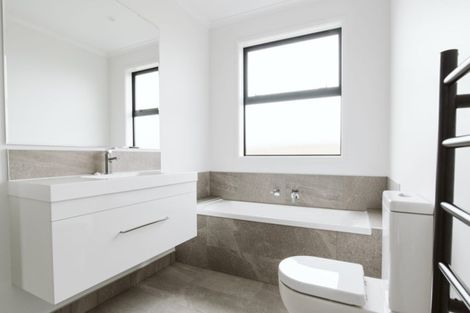 Photo of property in 42 Vinistra Road, Kumeu, 0810