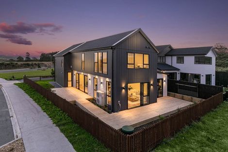 Photo of property in 2 Kauru Lane, Wainui, 0992