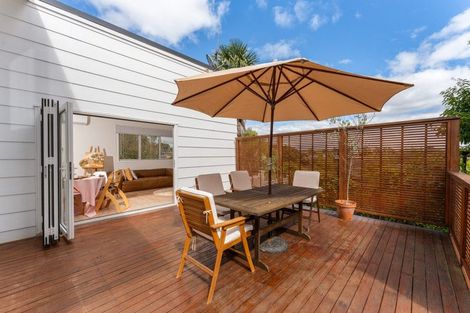 Photo of property in 1/133 Edmonton Road, Te Atatu South, Auckland, 0610